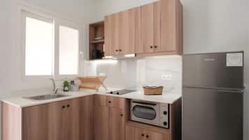 Refrigerador, horno, placa de cocina, cafetera/tetera