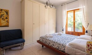 Iron/ironing board - For your holidays in Lerici we propose you Il Faro, an apartment located in Lerici and equipped with all the comforts. Composed by a bedroom, a kitchen, a spacious living room and a bathroom, it will you with its simplicity for a relaxing stay. (Lerici)