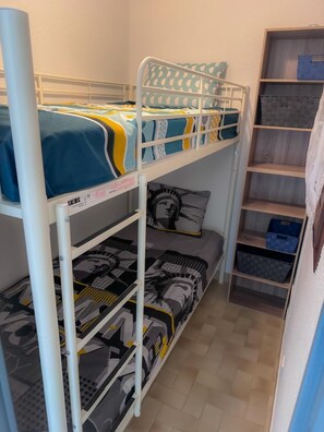 2 Schlafzimmer, Bügeleisen/Bügelbrett
