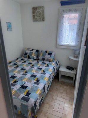 2 Schlafzimmer, Bügeleisen/Bügelbrett
