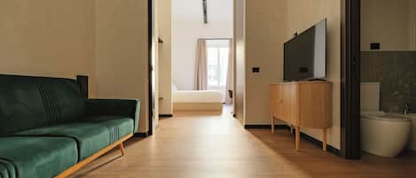 Suite | Living area | TV