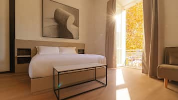 Deluxe-værelse | Pengeskab på værelset, skrivebord, lydisolering, gratis Wi-Fi