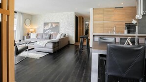 Living room - Charming 4-bedroom Apartment in the Heart of Zermatt (Zermatt)