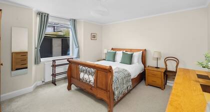 Archways 2 bed contemporary apartment