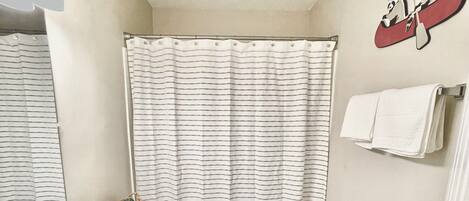 Bungalow, 2 chambres, patio | Salle de bain
