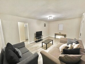 Living room - Bungalow by the Lake (Gainesville)