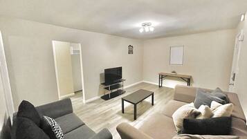 Bungalow, 2 Bedrooms, Patio | Living room