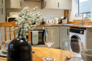 Private kitchen - Stunning 2BD in Bourton on the Water (Bourton-on-the-Water)