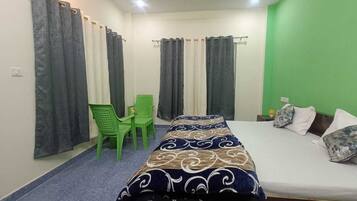 Family Room | Laptop workspace, rollaway beds, free WiFi, bed sheets
