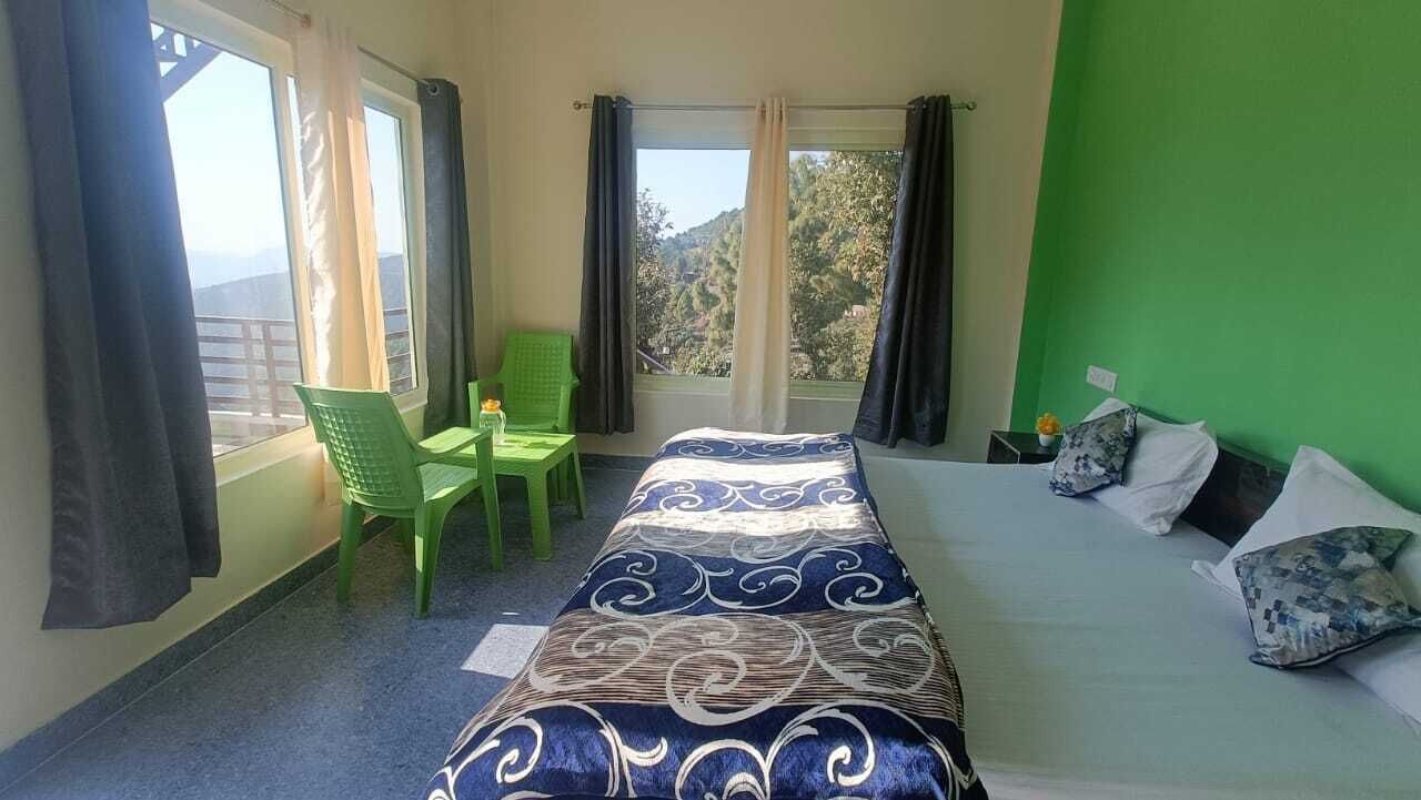 Laptop workspace, rollaway beds, free WiFi, bed sheets