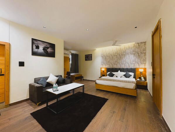 Superior Room | Desk, laptop workspace, free WiFi - HOTEL KUNDAN COURTYARD (Gwalior)