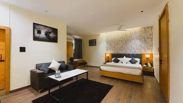 Escritorio, espacio para trabajar con un portátil, wifi gratis