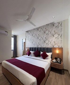 Deluxe Room | Desk, laptop workspace, free WiFi, bed sheets - HOTEL KUNDAN COURTYARD (Gwalior)