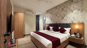 Deluxe Room | Desk, laptop workspace, free WiFi, bed sheets