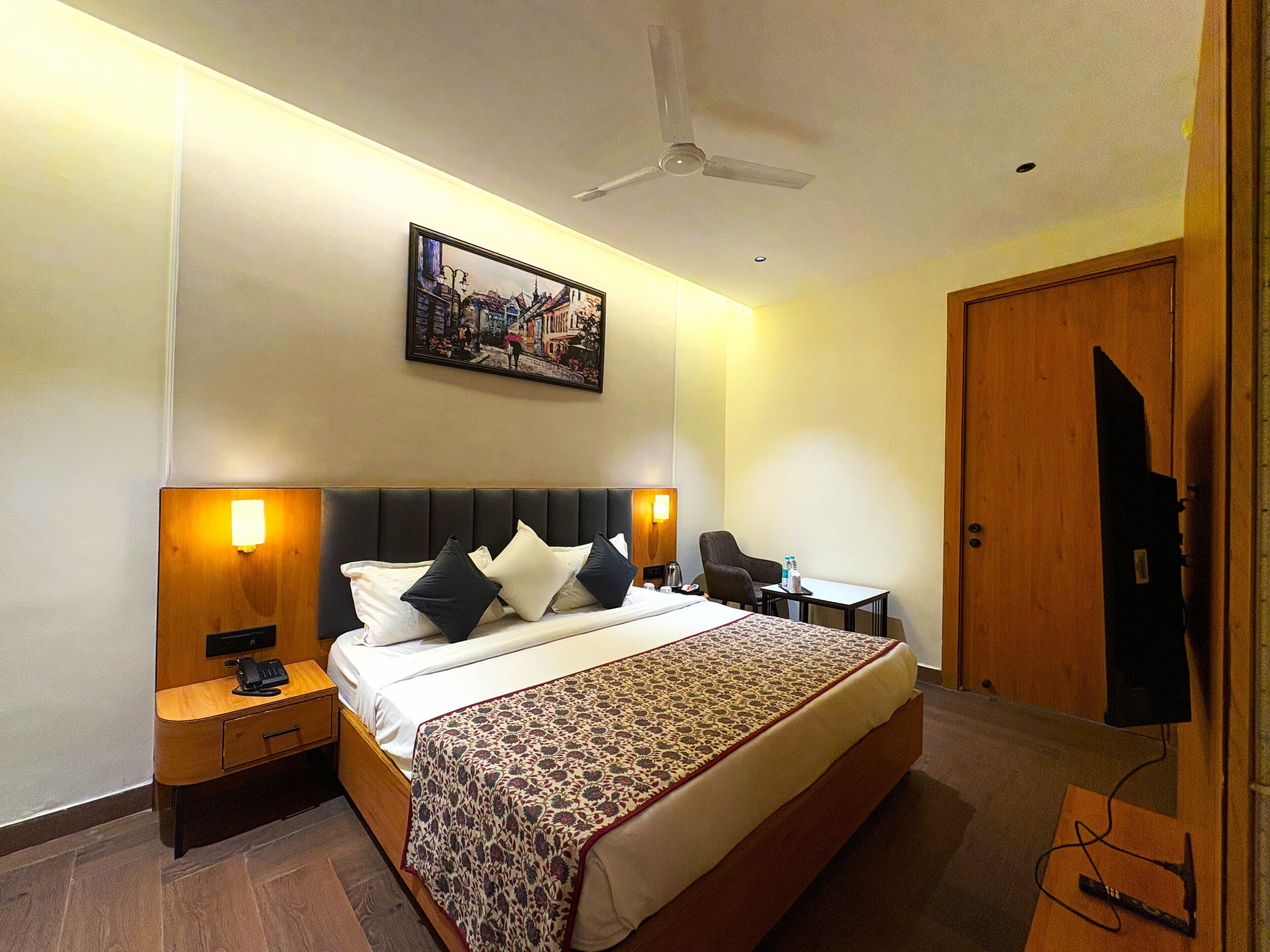 Deluxe Room | Desk, laptop workspace, free WiFi