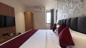 Deluxe Room | Desk, laptop workspace, free WiFi, bed sheets