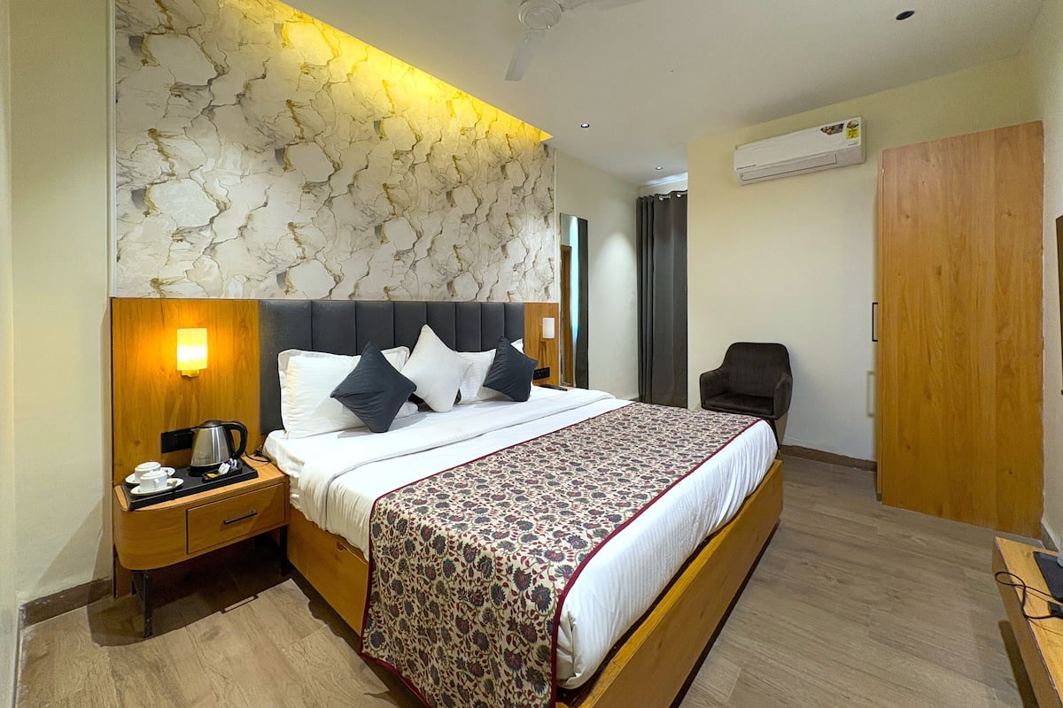 Executive Room | Desk, laptop workspace, free WiFi