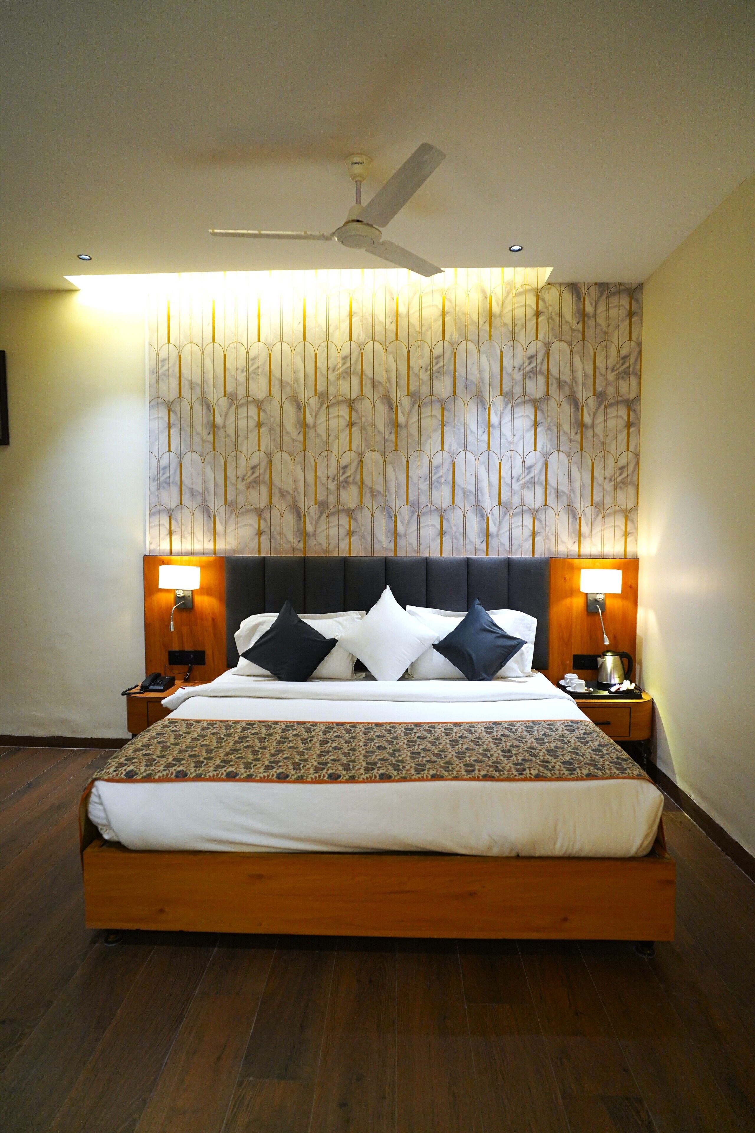 Deluxe Room | Desk, laptop workspace, free WiFi, bed sheets