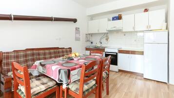 Ferienhaus | Eigene Küche | Kühlschrank, Mikrowelle, Ofen, Herdplatte