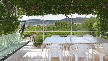 House | Terrace/patio