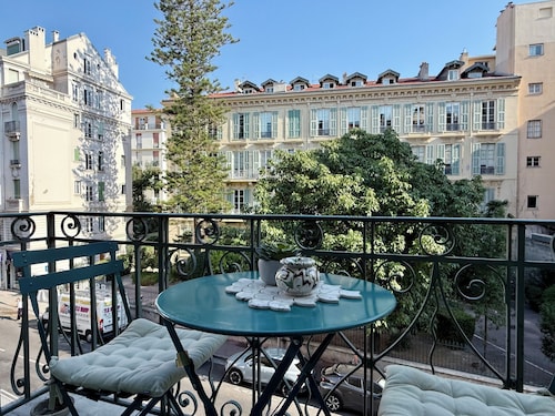 Elegant apartment - 9 minutes from the seafront