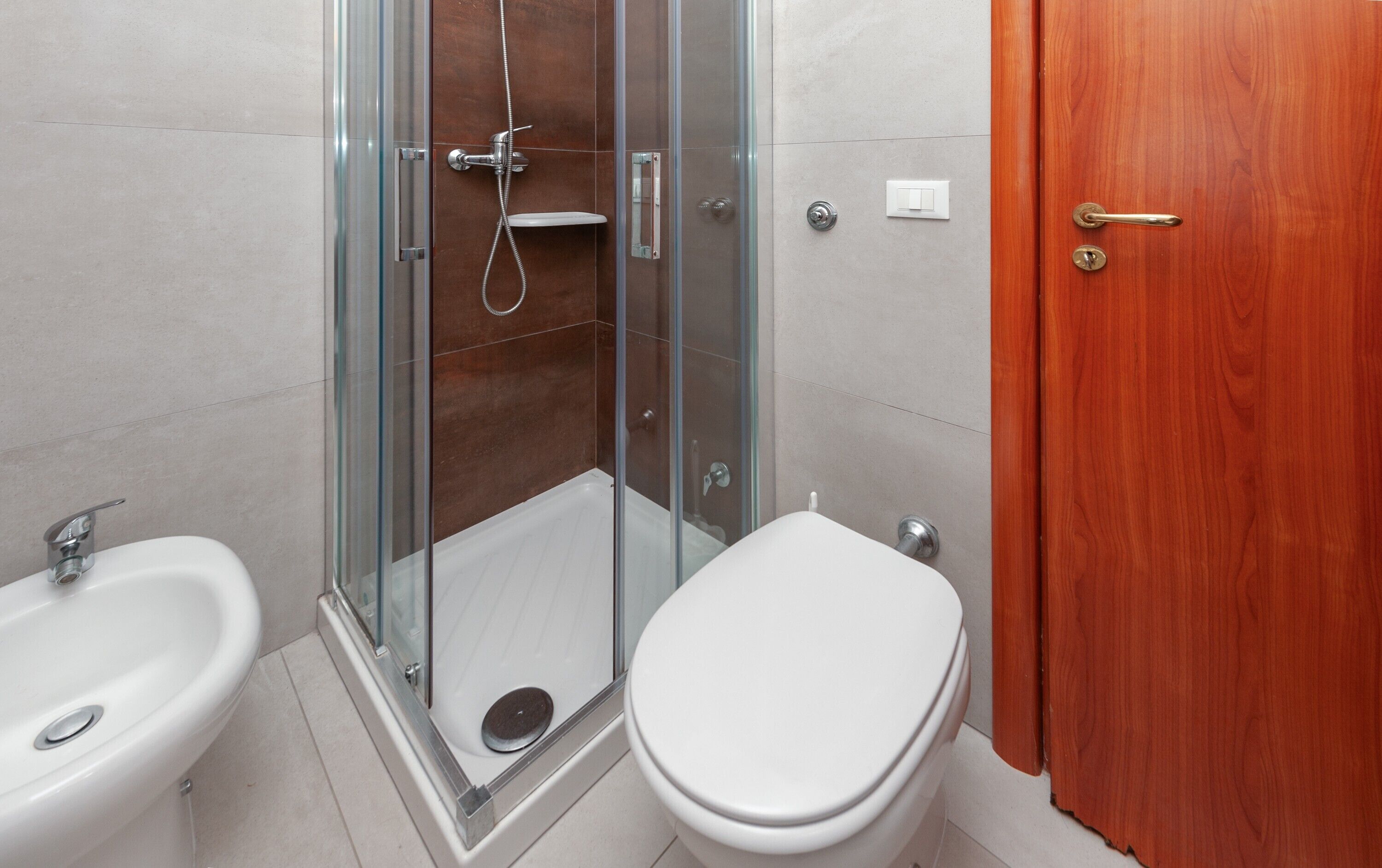 Een douche, handdoeken