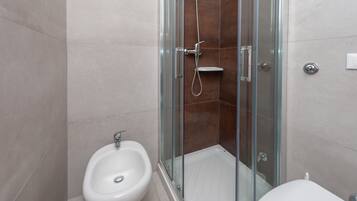 Shower, towels