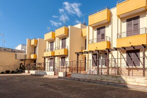 Exterior - Apartment 'Trilo Giotto By Salento Limits' with Private Terrace, Private Garden and Air Conditioning (Porto Cesareo)
