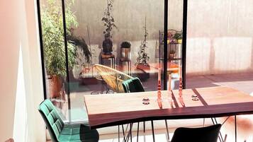 Apartment, 1 Bedroom, Accessible, Patio | Dining room