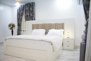Desk, laptop workspace, blackout curtains, soundproofing - HOUSE 575  (Abuja)