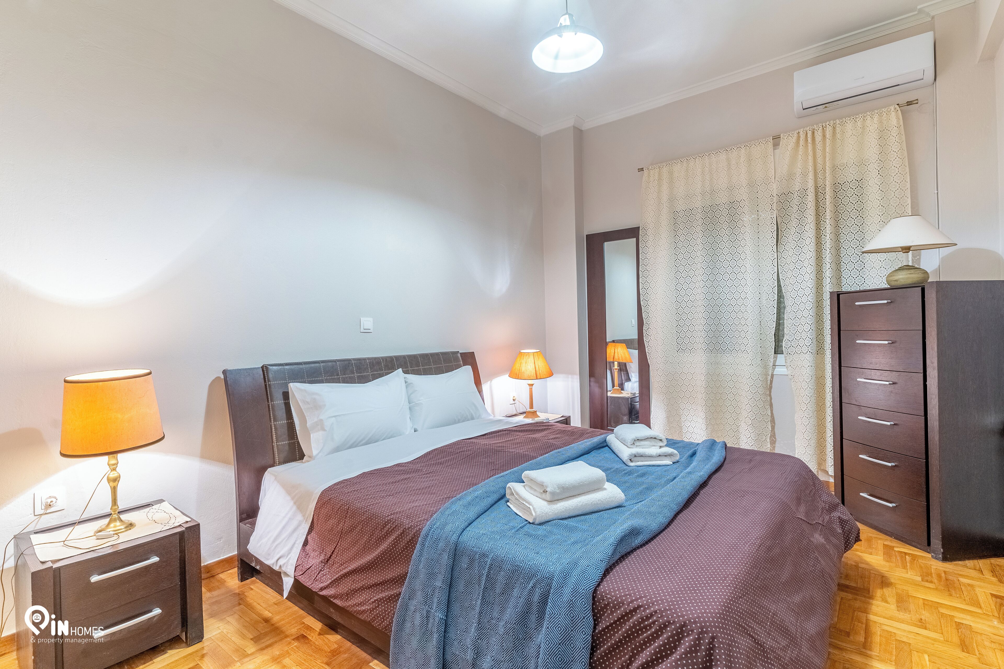 1 habitación, escritorio, tabla de planchar con plancha y wifi gratis 