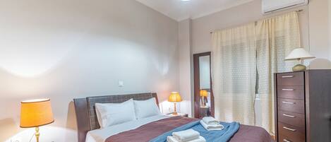 1 habitación, escritorio, tabla de planchar con plancha y wifi gratis