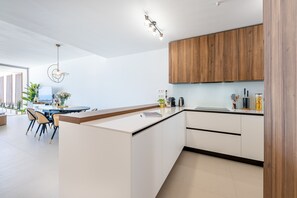 Fridge, microwave, oven, dishwasher - Stupa Hills XI - The Nest Amazing Sea Views (Benalmádena)