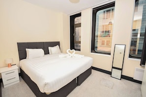 2 bedrooms, iron/ironing board, WiFi, bed sheets - Modern & Cosy 2BED Apartment in Central Liverpool (Liverpool)