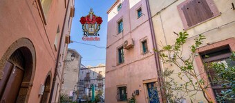 Romeo & Giulietta Rooms: double room in historic Bosa