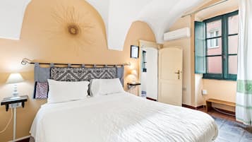 Escrivaninha, Wi-Fi, roupa de cama