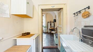 Dusj, hårføner og håndklær