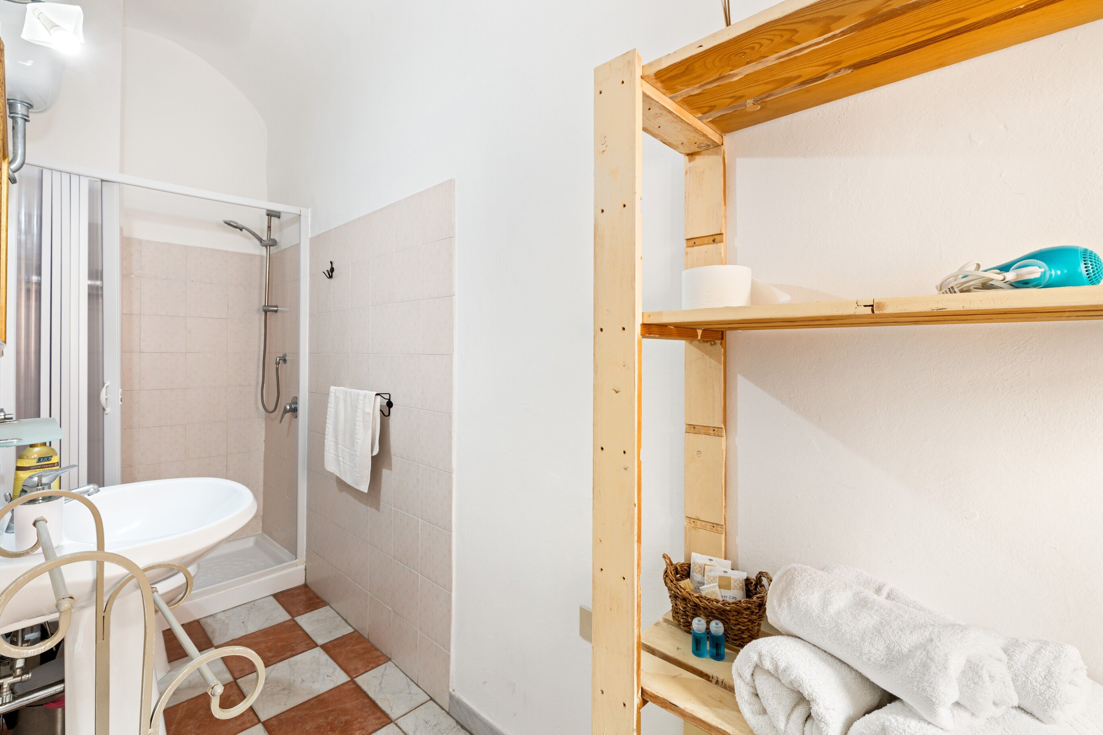 Shower, free toiletries, hair dryer, towels