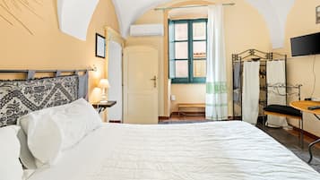 Escrivaninha, Wi-Fi, roupa de cama