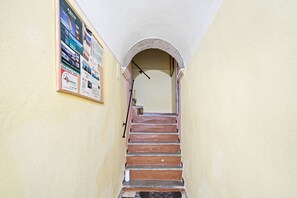 Interior - Romeo & Giulietta Rooms: Double Room in Historic Bosa (Bosa)