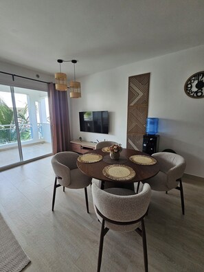 Dining - Estrella Garden • Meridiana 204 Modern Apartment (Dominicus)