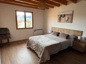 Desk, iron/ironing board, travel cot, WiFi - CaL QuERoL UR refugi de montaña con chimenea y billar (Ur)