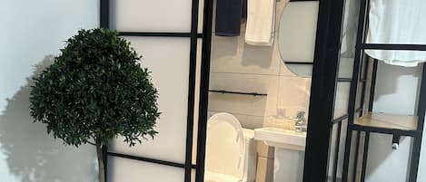 Basic-Doppelzimmer | Badezimmer