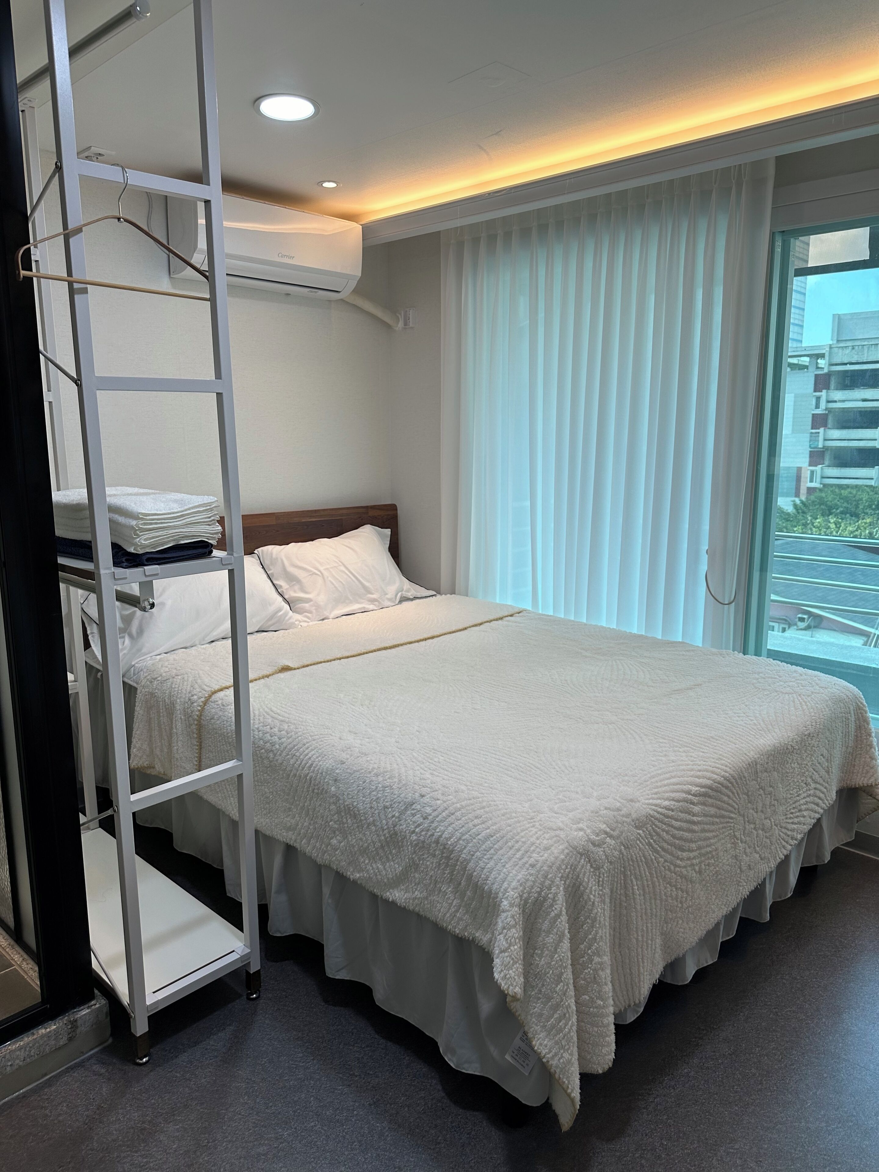 Yhden hengen deluxe-huone, parveke, kaupunkinäköala | Työpöytä, kannettavalle tietokoneelle sopiva työtila, ilmainen Wi-Fi