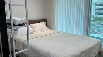 Phòng đơn Deluxe, ban công, quang cảnh thành phố | Bàn, khu vực làm việc phù hợp cho laptop