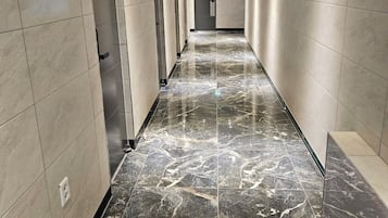 Bàn, khu vực làm việc phù hợp cho laptop