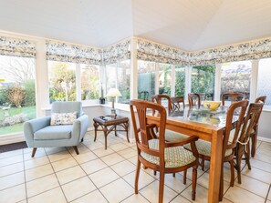 Dining - Llwyn Derw (Talybont)