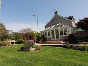 Exterior - Llwyn Derw (Talybont)