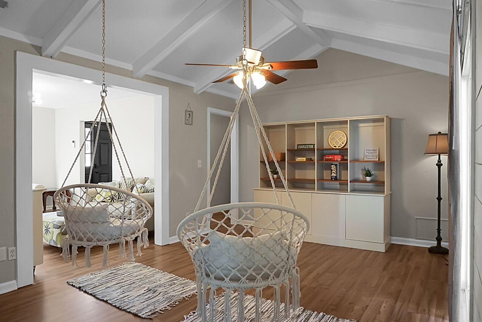 3 habitaciones, escritorio, tabla de planchar con plancha y wifi gratis 