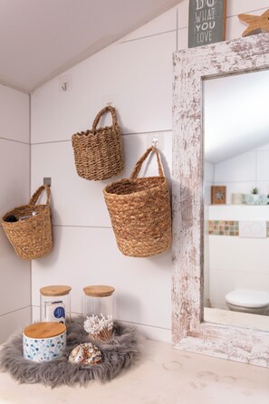 Comfort House, 2 Bedrooms, Mountain View | Bathroom - Ferienhaus Wienerwald - Saalfelden (Saalfelden am Steinernen Meer)